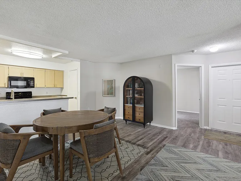 1 Bedroom - 1 Bed / 1 Bath - 709 Sq.Ft.