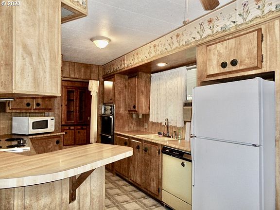 5th image of 2200 SE 45th Ave Unit 7