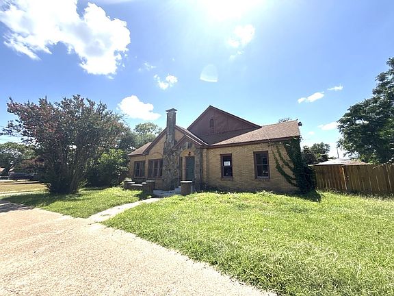 2nd image of 216 S Prairieville St