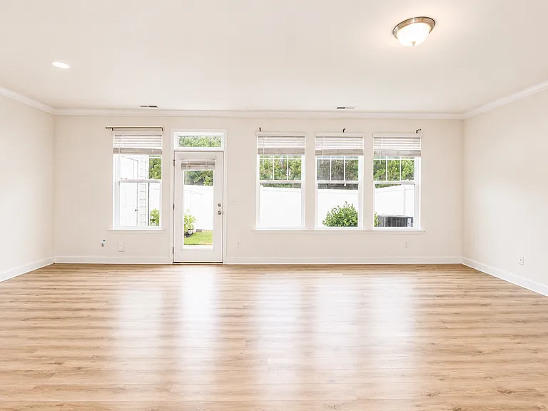 1013 Brennan Green Ct — Photo 7