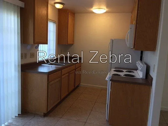 2 bed, 1.5 bath, 1200 sqft, $1,425 — Photo 2
