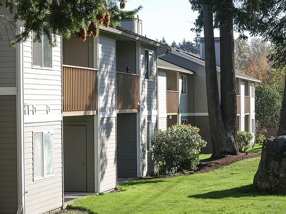 3rd image of 1008 110th Street Ct E