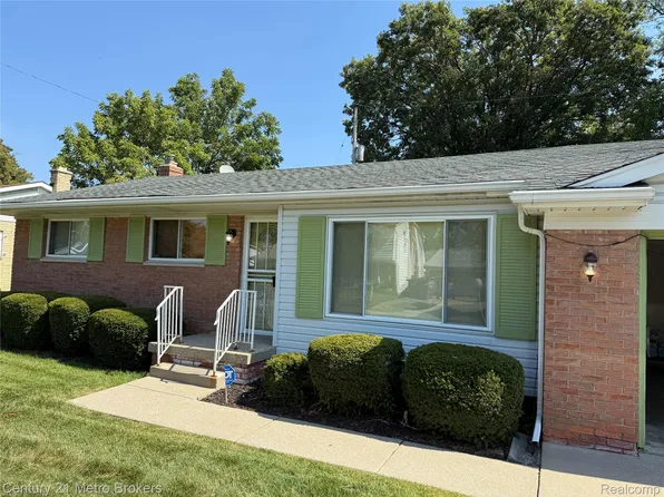 6814 Colonial Dr, Flint, MI 48505