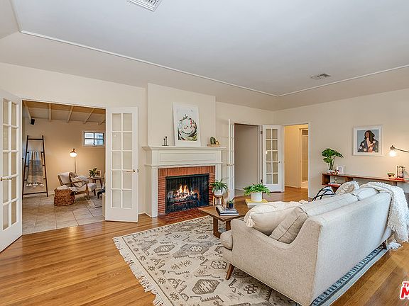 5th image of 10050 Moorpark St