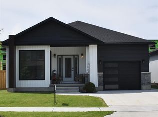 207 Essex St, Sarnia, ON N7T 4R7