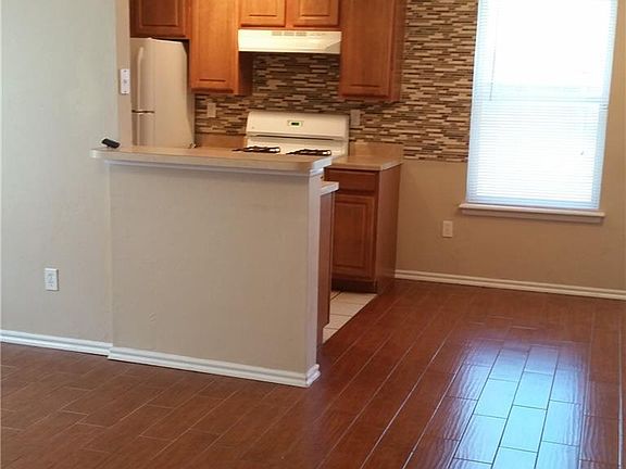 3rd image of 1402 Concord Dr