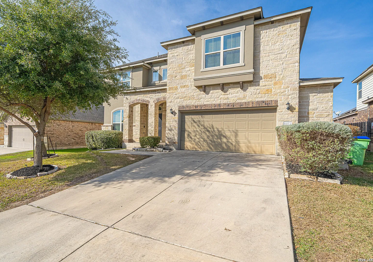 4 bed, 2.5 bath, 2910 sqft, $2,900 — Photo 2