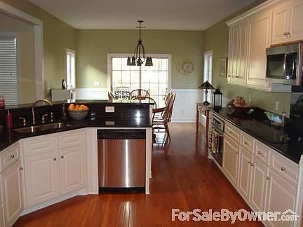 Granite countertops/cabinetry
						:
						Facing rear of house/sliding glass door to screened in porch