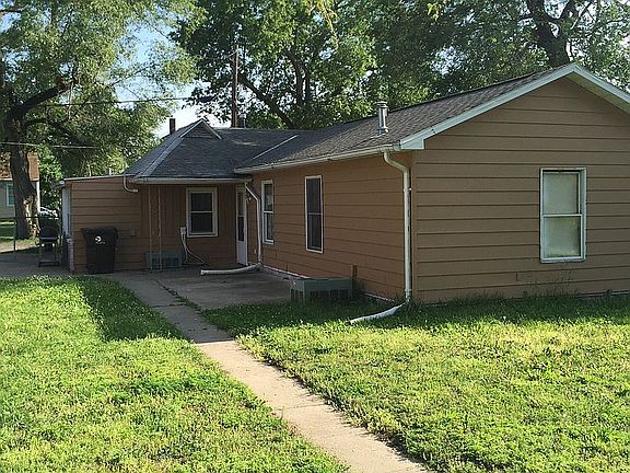 5th image of 3040 W Garden St