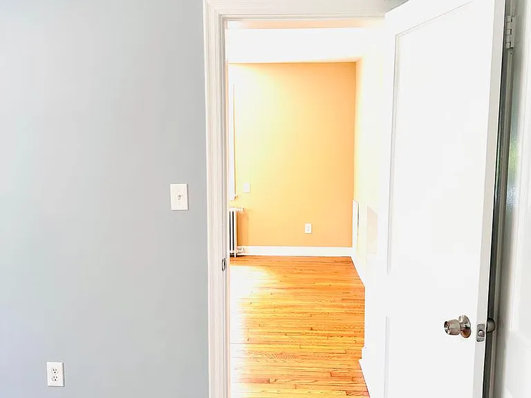 907 Hudson Ave — Photo 19