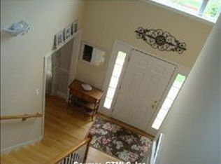 2 Gillette Way, Farmington, CT 06032