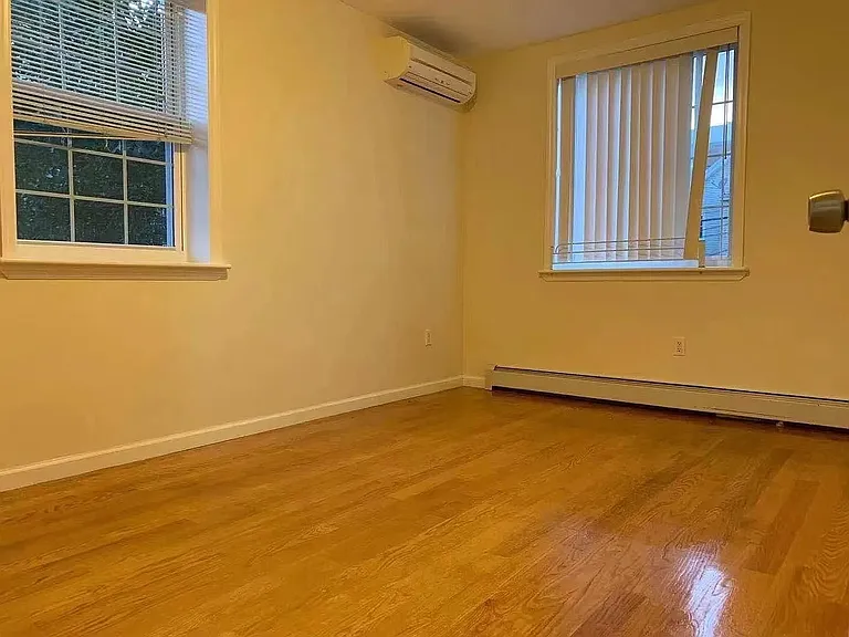 98 Bay 20 St #2 — Photo 6