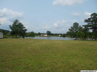 80 Willow Lake Cir, Guntersville, AL 35976