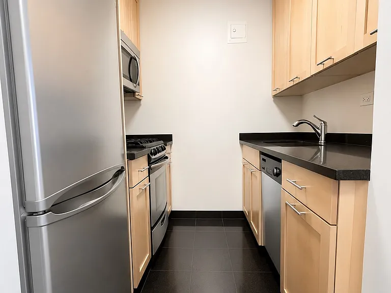 145 4th Ave #11K — Photo 4