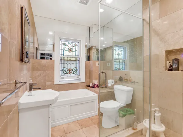 511 Argyle Road image 13 of 19