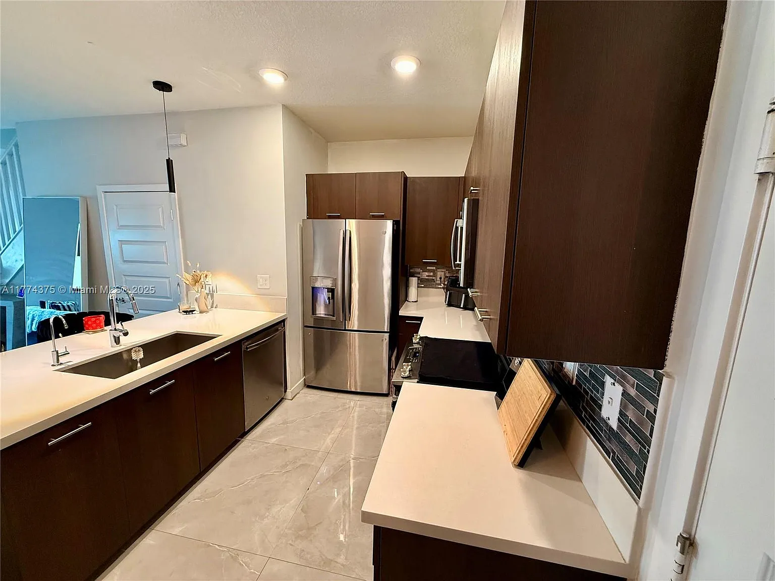 3 bed, 1871 sqft, $5,000 — Photo 2