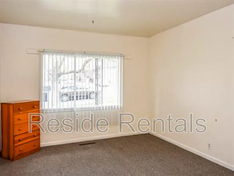 632 E 600 N #1 — Photo 4