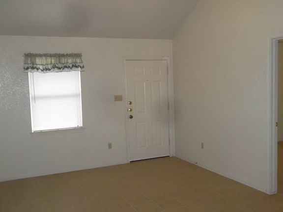 5th image of 108 Horseshoe Dr #A