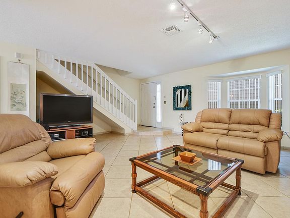 3rd image of 905 Sykes Ct #102
