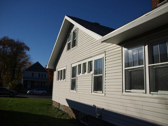 4th image of 3910 Fremont Ave N