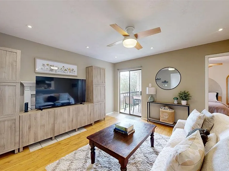 1901 Holleman Dr W #412 — Photo 3
