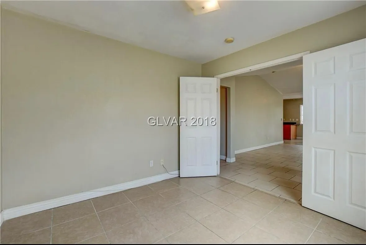3 bed, 1302 sqft, $2,000 — Photo 3