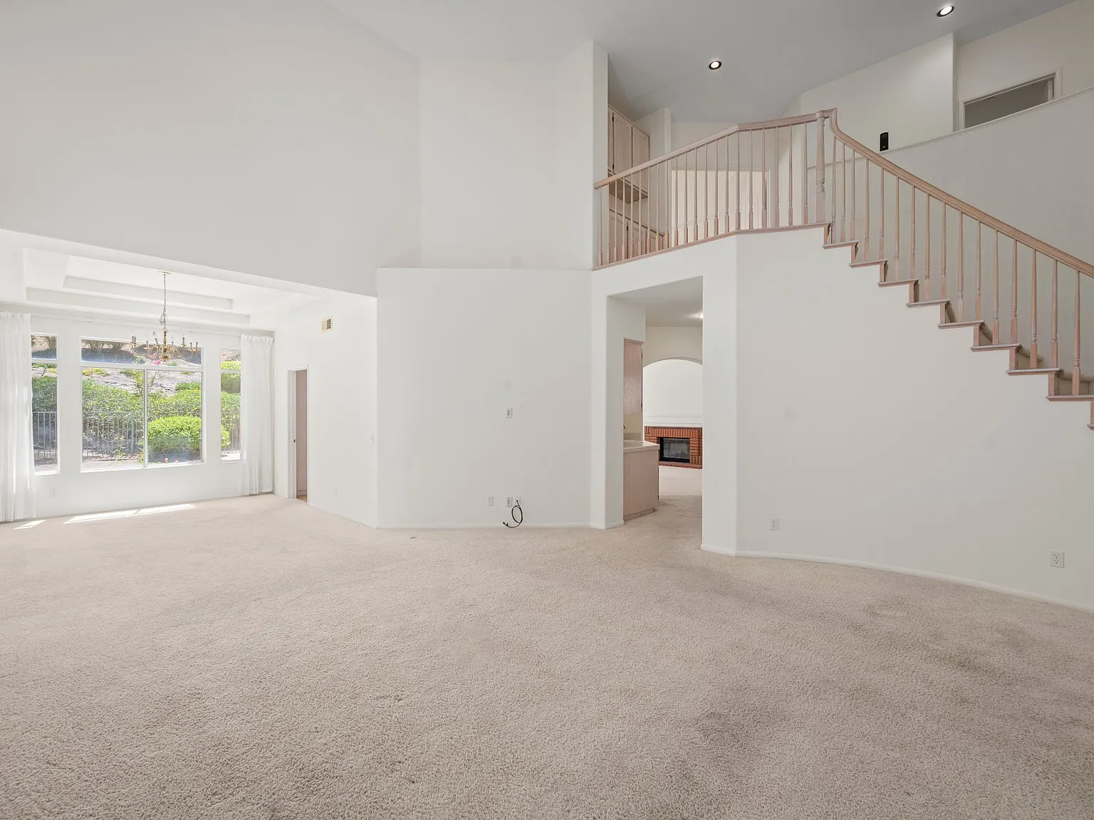 5 bed, 3030 sqft, $4,600 — Photo 3