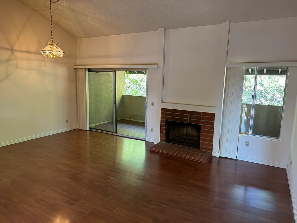 224 Oak Leaf Dr #204