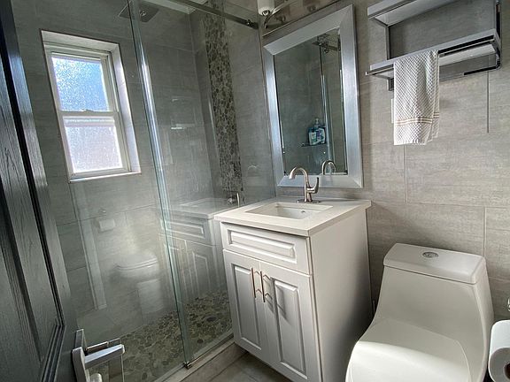 3rd image of 2432 Throop Ave Floor 1