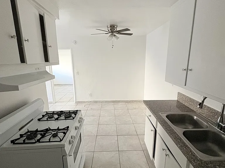 6623 Woodley Ave #6 — Photo 3