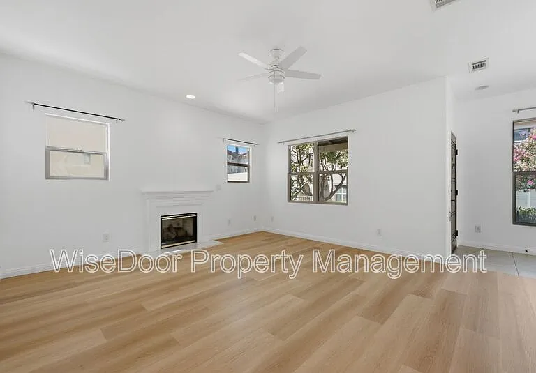 1087 Waterfall Way — Photo 12
