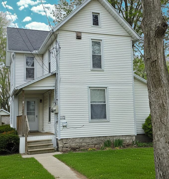1st image of 117 E Reed Ave