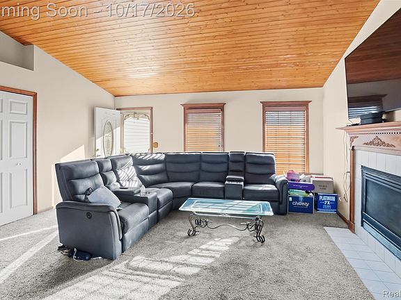 5th image of 520 Jonathon Dr