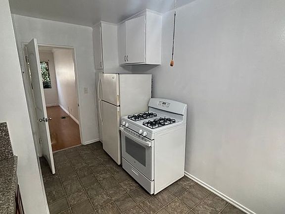 3rd image of 924 N Ogden Dr APT 3
