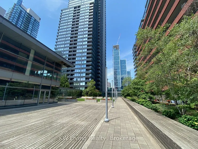 4K Spadina Ave #702 — Photo 25