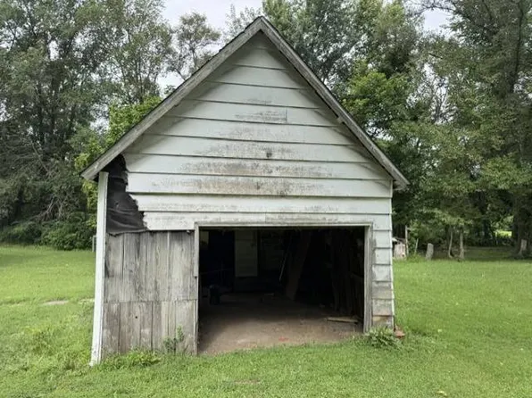 435 E 2nd Ave, Weatherby, MO 64497