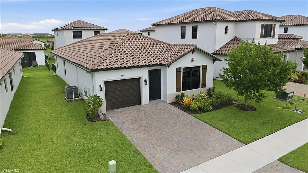 3 bed, 2.0 bath, 1630 sqft, $2,700 — Photo 2