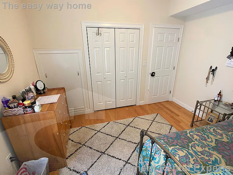 527 Main St #2 — Photo 17