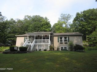 105 Lakewood Dr, Milford, PA 18337