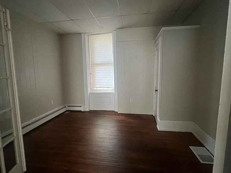404 E Market St — Photo 3