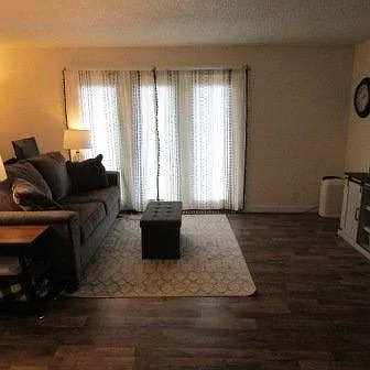 2 bed, 750 sqft, $1,350 — Photo 2