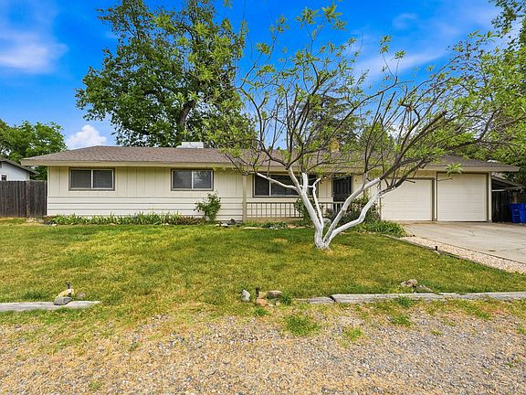 3rd image of 3560 Sacramento Dr
