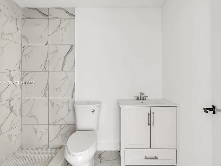 1611 NE 50th Ct #5 — Photo 10