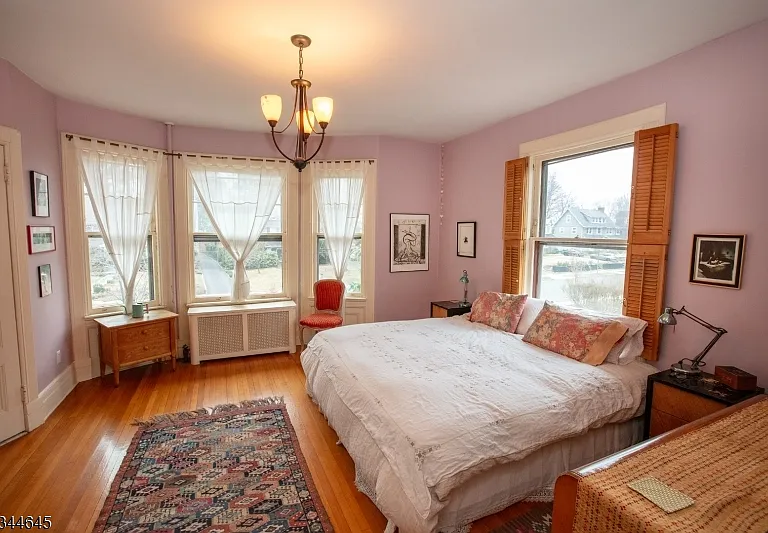 110 Montclair Ave — Photo 29