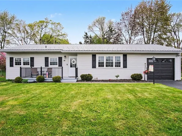 41 Authors Ave, Henrietta, NY 14467