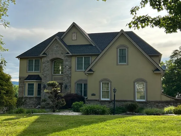 3981 Hunsicker Dr, Walnutport, PA 18088