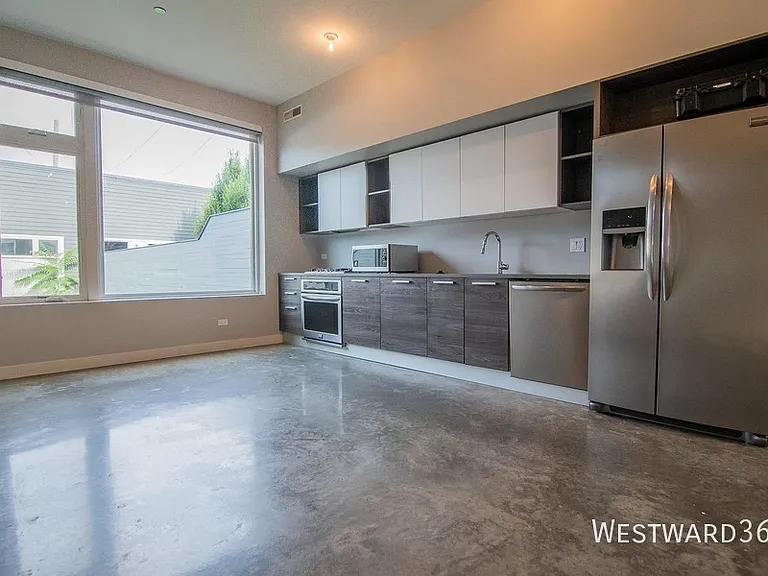 2651 N Hamlin Ave #20 — Photo 5