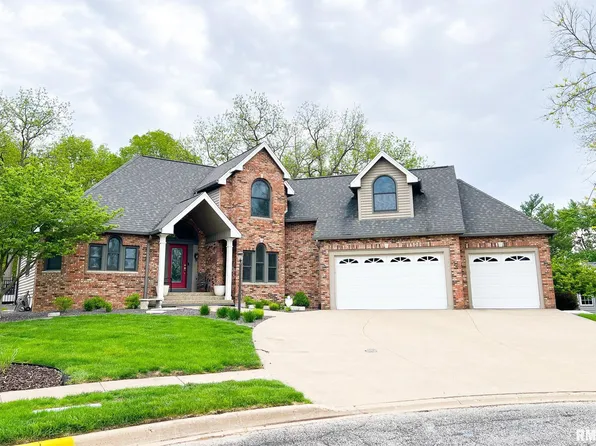 905 Brookline Dr, Eureka, IL 61530