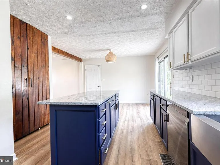 1577 Loring Ct — Photo 15