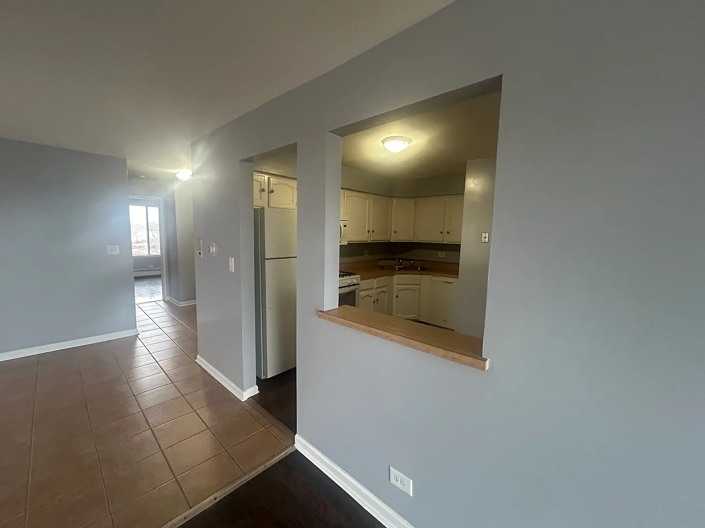 2 bed, 1.5 bath, 890 sqft, $1,800 — Photo 2